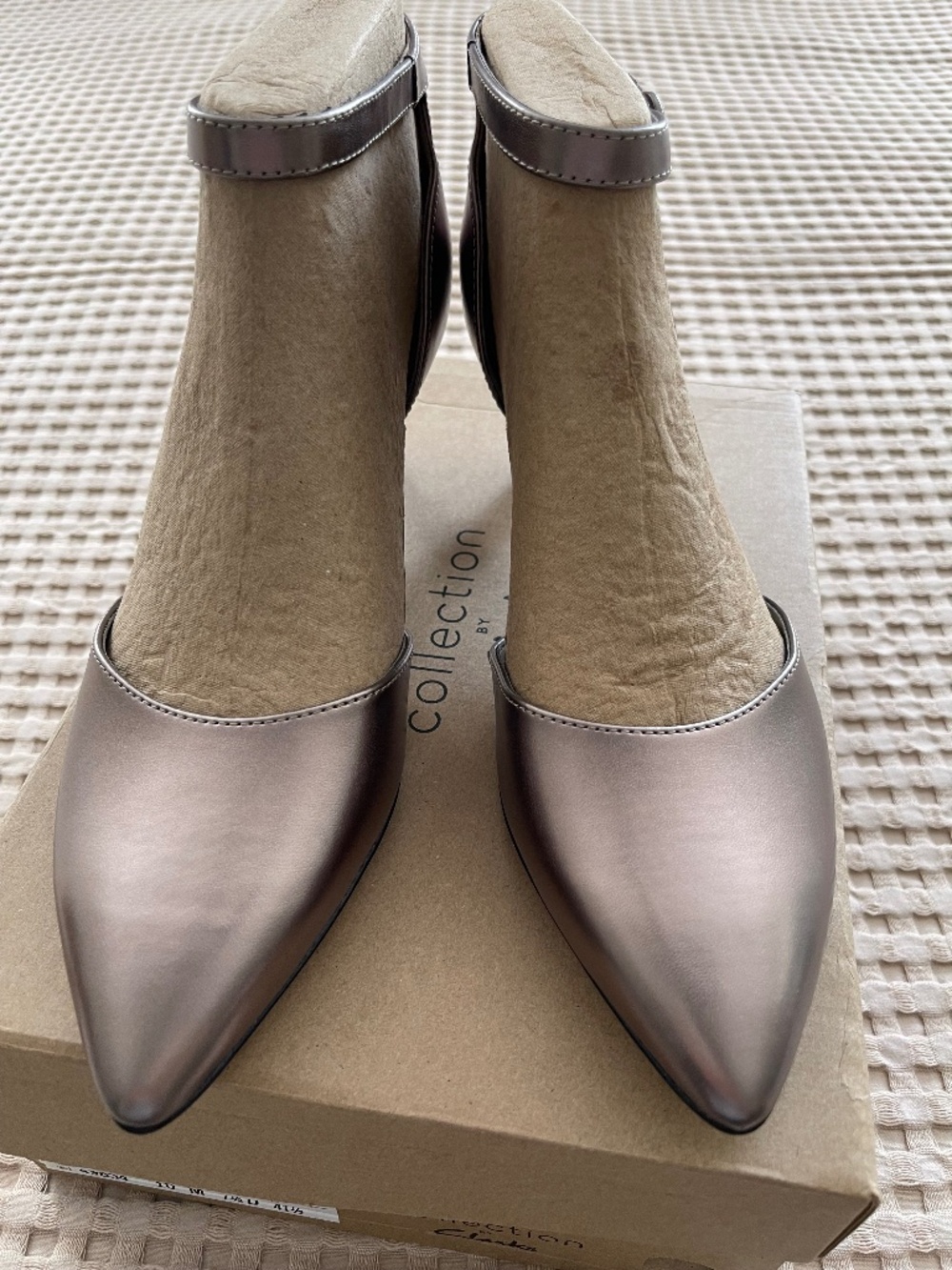 Clarks Linvale Edyth Pewter Metallic Kitten Heels Women's 10 NIB